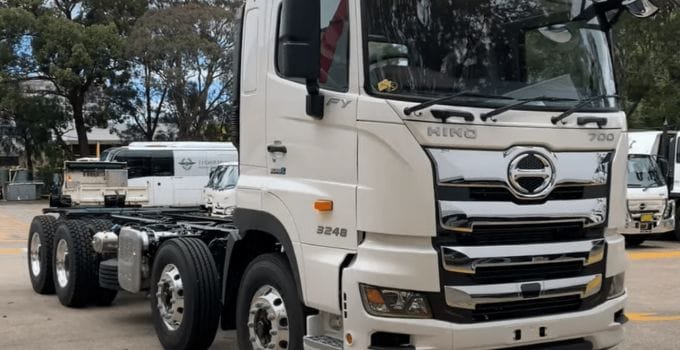 Hino 700 Series 3248 Prime Mover